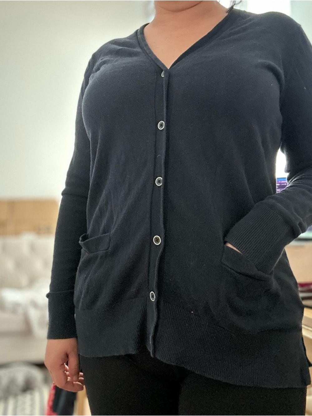 GAP Black Button Down V-Neck Cardigan Sweater Pockets Soft Knit Size M Classic